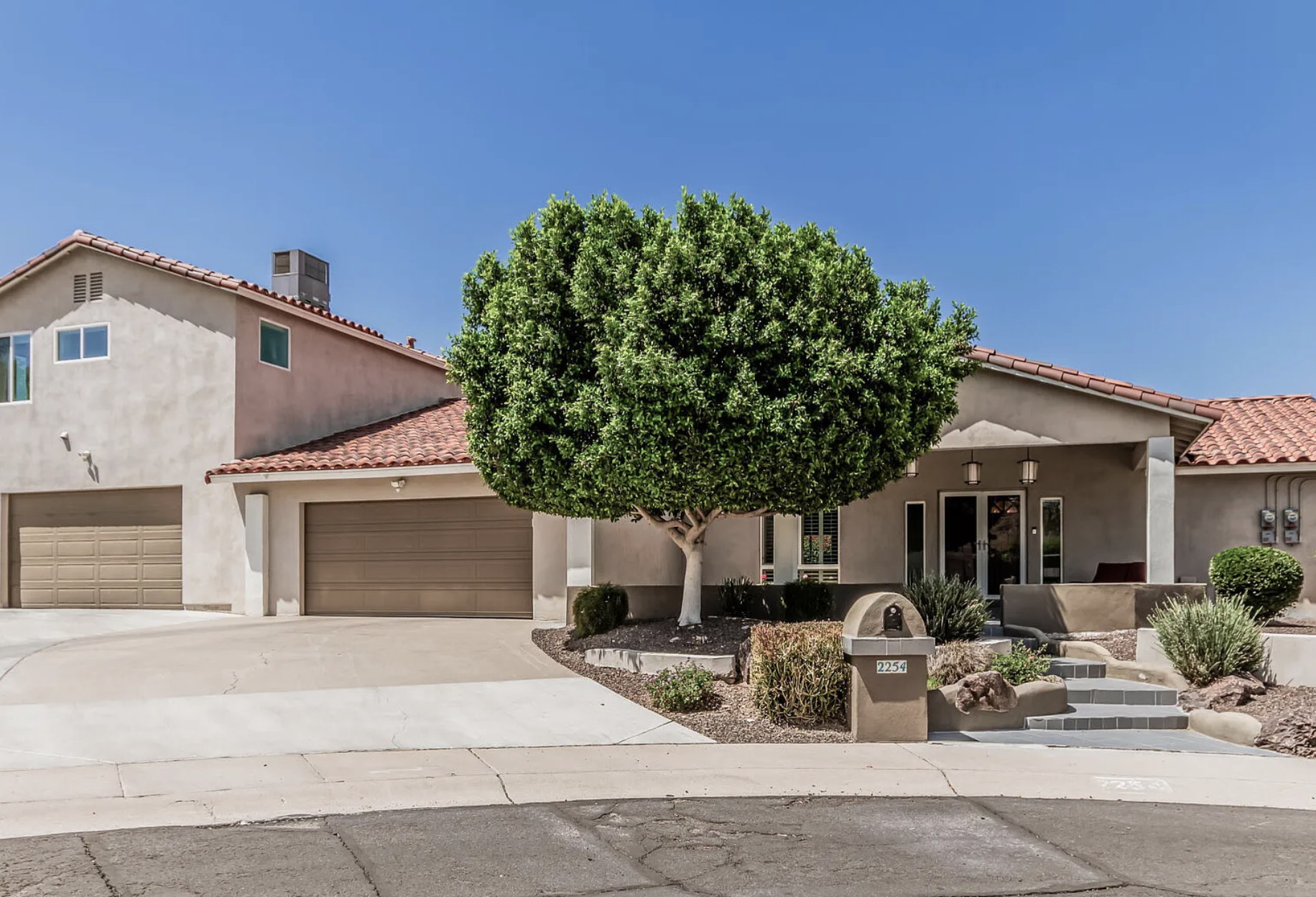 2254 E Becker Ln, Phoenix, AZ 85028